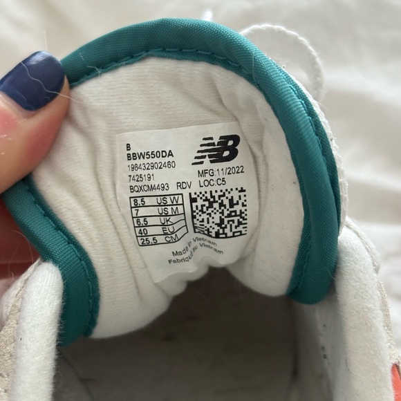 New Balance 550 Sneakers - Picture 6 of 7